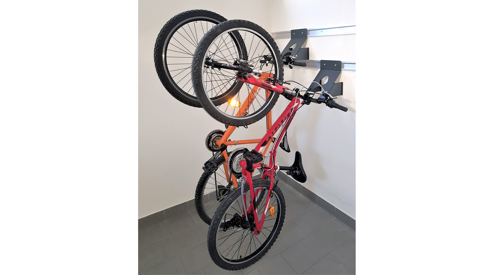 Bicycle hanger